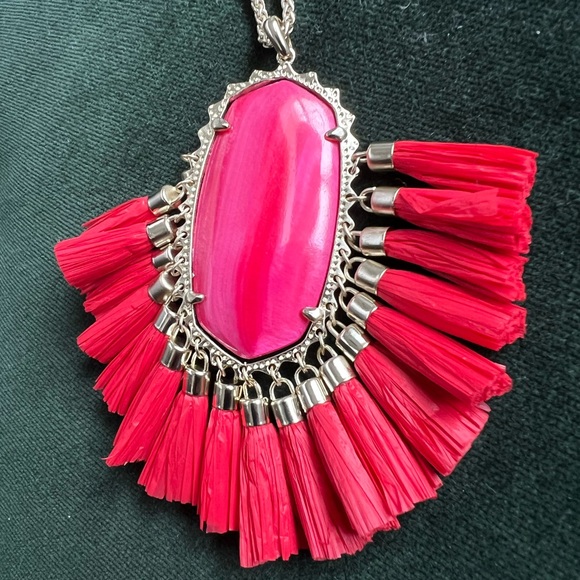 Kendra Scott Betsy Necklace - Picture 2 of 4